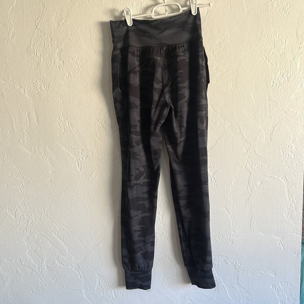 Athleta Salutation Camo Joggers.  Size XS - Picture 3 of 6